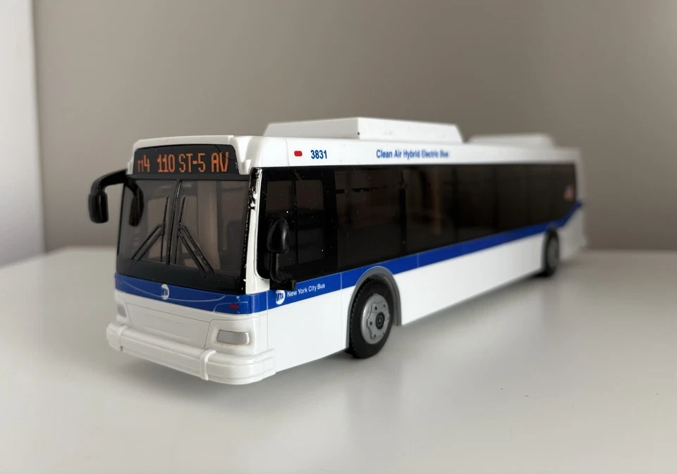 11" MTA New York City Bus White Pull-Back Opening Doors Plastic - Image 2 of 4