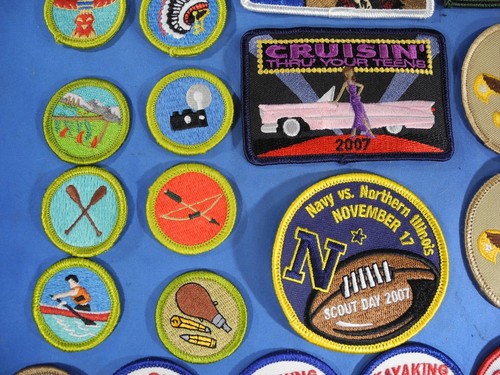 Boy Scouts of America sortiert Posten 30 Aufnäher Pins Abzeichen Gürtelschlaufe - Bild 3 von 9