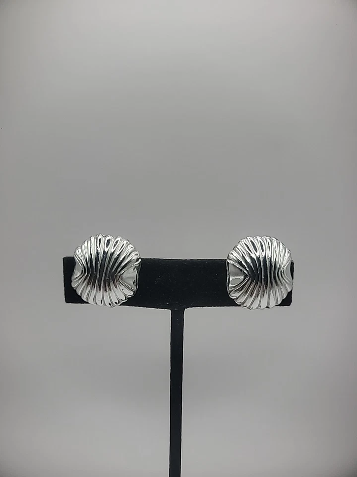 Vintage Earrings Clip On Huggie Silver Tone Shell Ribbed Jewelry Costume - Image 4 of 4