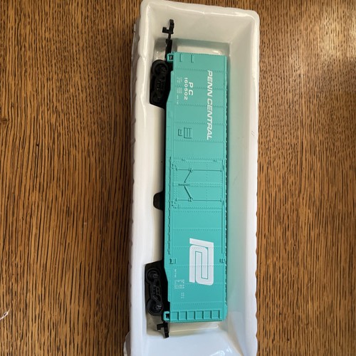 Bachmann HO scale Penn Central Train Box Car - Picture 2 of 6