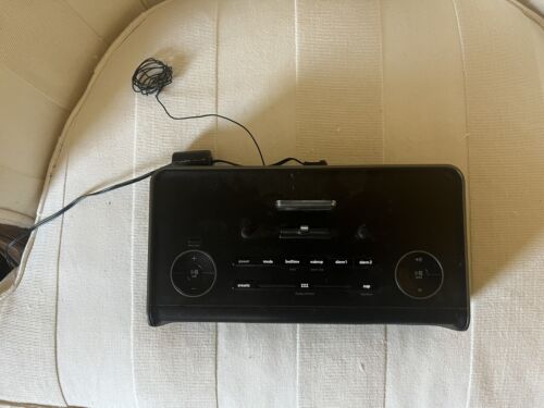 iHome IDL43W Dual Charging Stereo FM Clock Radio With Lightning Dock - Picture 2 of 4