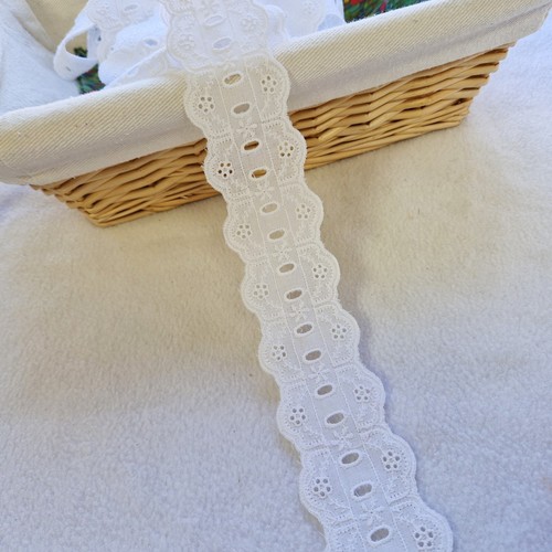 Broderie Anglaise Lace Gathered Trim White Sewing Craft - 20mm 45 mm wide x 2 M - Picture 8 of 8