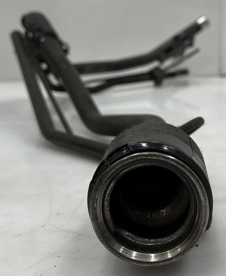 Toyota Highlander 2008-2013 conjunto de cuello de llenado de combustible OEM 772010E050 Foto 3 de 4