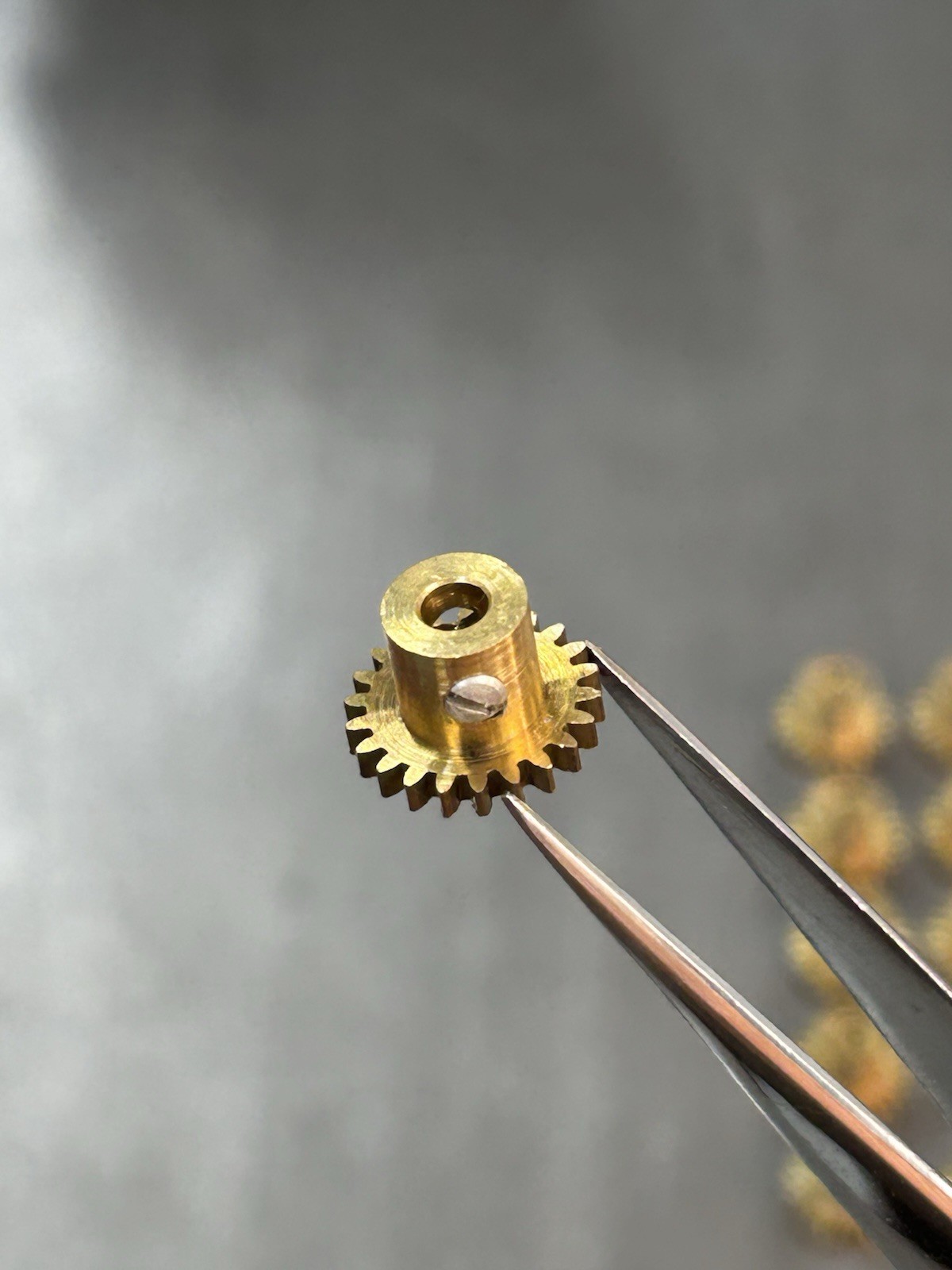 QTY 1 KEMTRON BRASS PINION GEAR 48 PITCH 22 TEETH .125" BORE SLOT CAR / RAILROAD