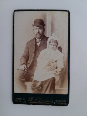 CDV: Mann Bowler Hut & süßes Kind: W Cowper: Liverpool