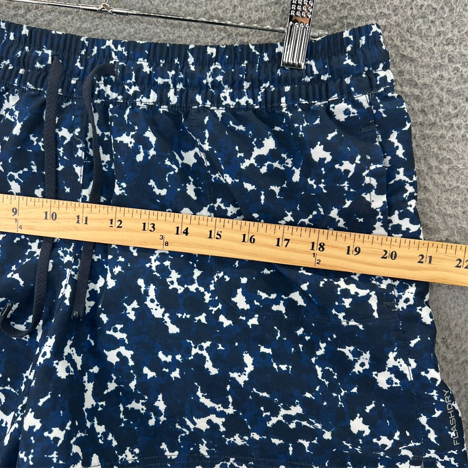 The North Face Flash Dry Running Shorts Mens Small Camo Blue 32x"3" thumbnail 4