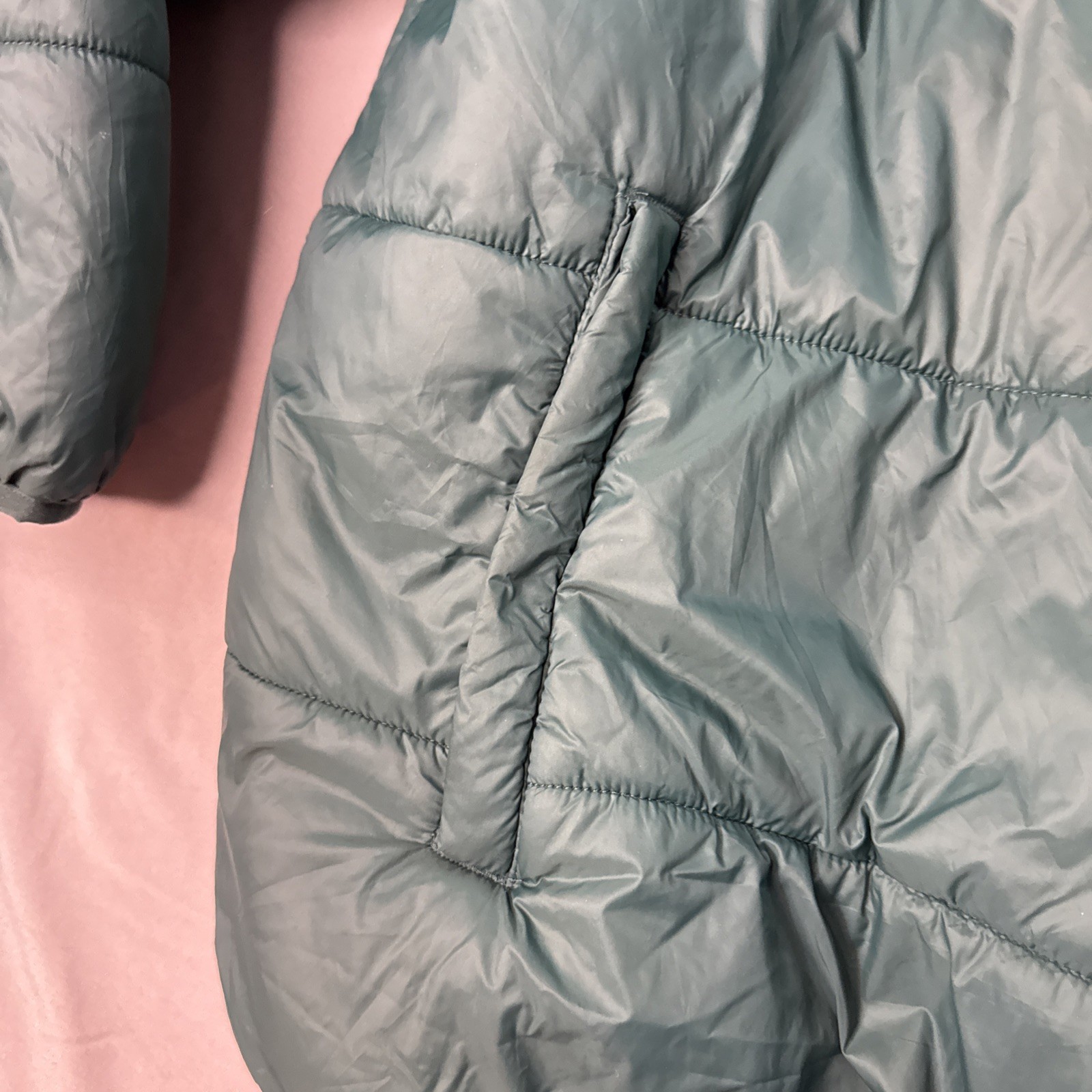 Universal thread puffer jacket green - image 4