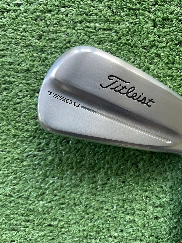 Titleist T250U Utility 2 Iron 2025 Extra Stiff Flex Graphite RH Mens Golf Club - Image 3 of 4