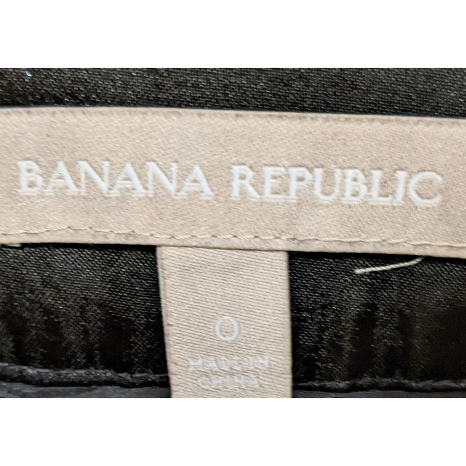 Falda Banana Republic para mujer 0 negra superposición de encaje forrada a lápiz bruja capricho Foto 3 de 4