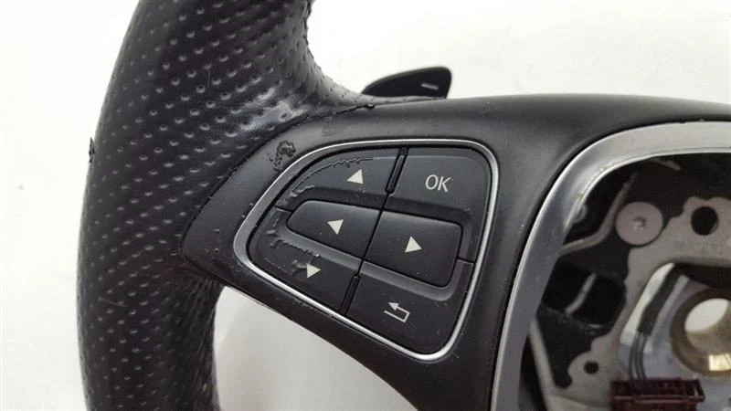 Volante con palancas de cambio 2015 16 17 Mercedes Benz GLA250 negro Foto 4 de 4