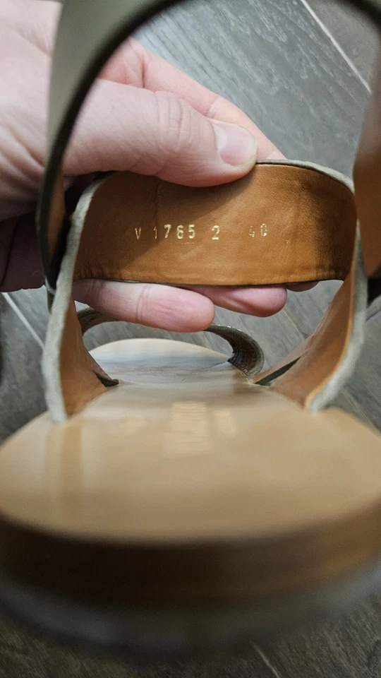 Valentino Garavani Olive Suede Studded Flat Sandals Size 40 EU/ US 10 - Image 4 of 4