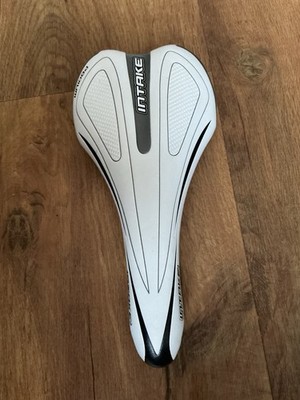 Intake Podium Rennrad Sattel, weiß, hohle Titanstangen