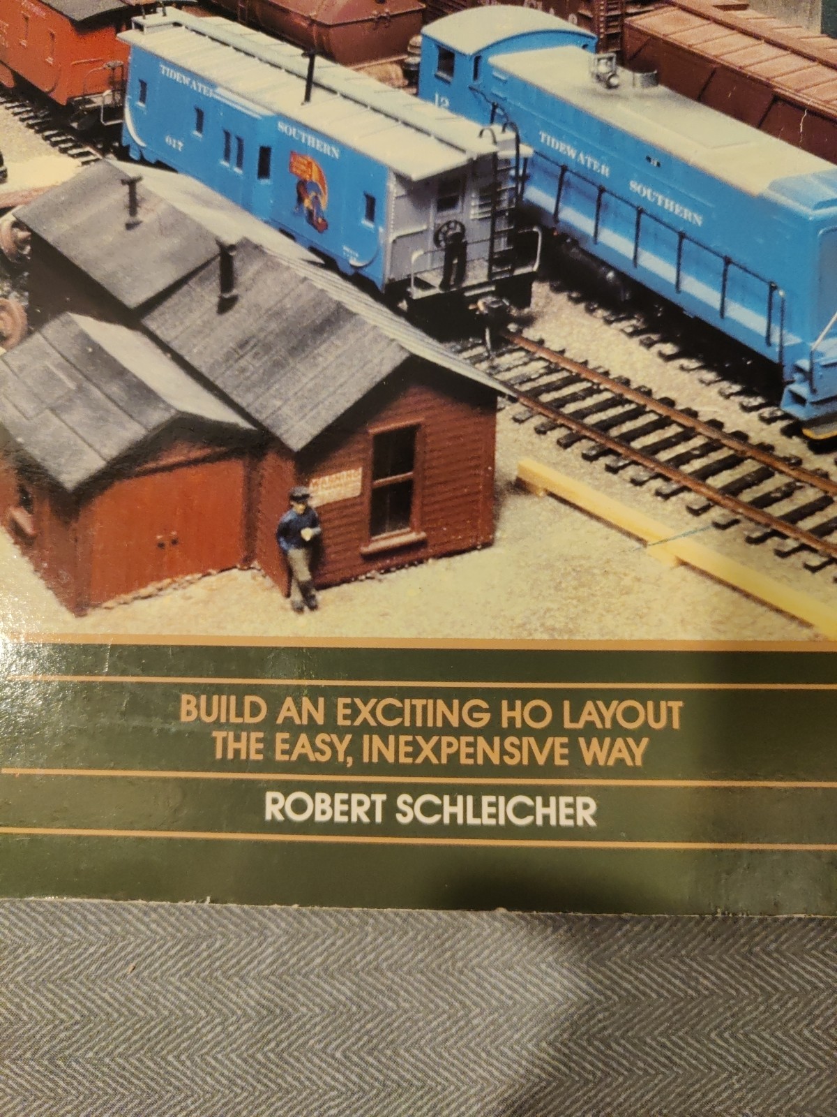 Vintage HO Model Railroading Handbook Softcover Book Robert Schleicher 1983
