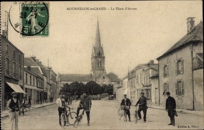 Ak Mourmelon le Grand Marne, Place d'Armes, Kirche - 4051665