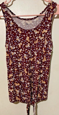 SO Women s XS Sleeveless Floral V Neck Top Boho Front Tie NWT 
