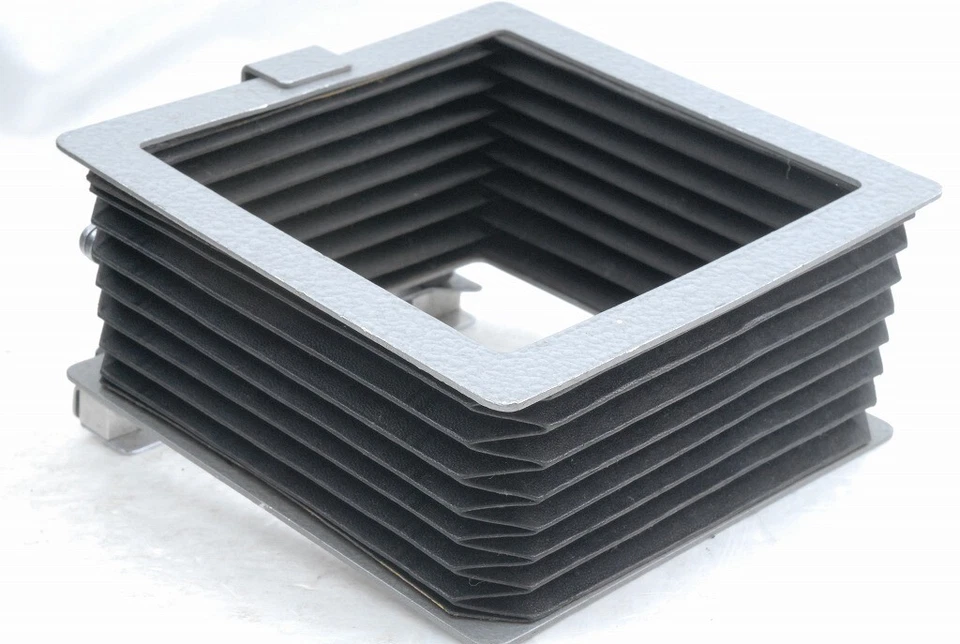 Exc Toyo View Field 4 3/4 x 6 1/2 Camera Body w/Hood *14F13400 - Image 4 of 4