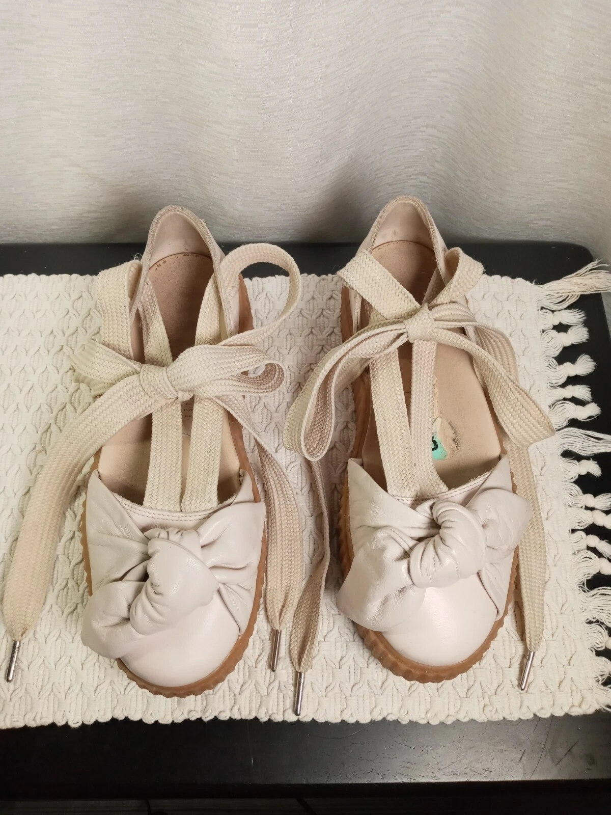 Sandali da donna beige Puma Fenty di Rihanna con cinturino avvolgente con fiocco