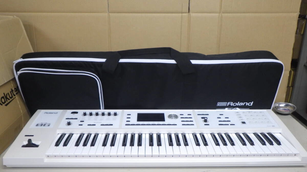 Roland FA-06-SC 61-Key Keyboard Synthesizer White Genuine Case 