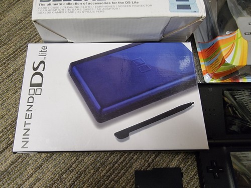 Nintendo DS LITE KONSOLE BÜNDEL blau SPIELE Hülle Netz USB Auto Ladegerät Stylus Lot - Bild 5 von 8