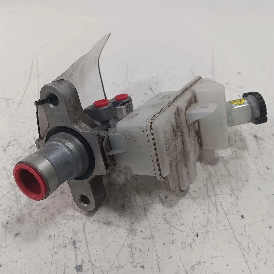 Cilindro mestre de freio Nissan LEAF 2013 2014 2015 2016 2017 - Imagem 4 de 4