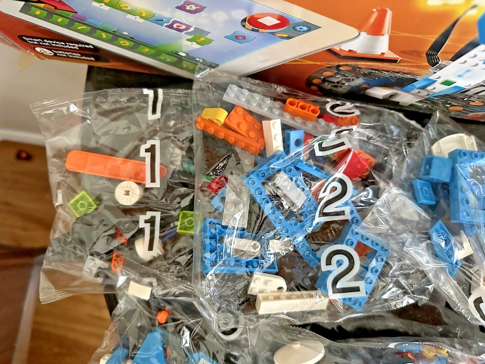 LEGO Boost: Creative Toolbox (17101) IOB w/ Sealed Bags - Build Your Own Robot! - Image 3 of 4