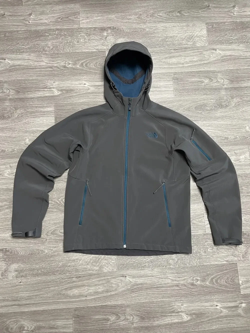 The North Face Softshell Jacket Outdoor Size M
Opens in a new window or tab