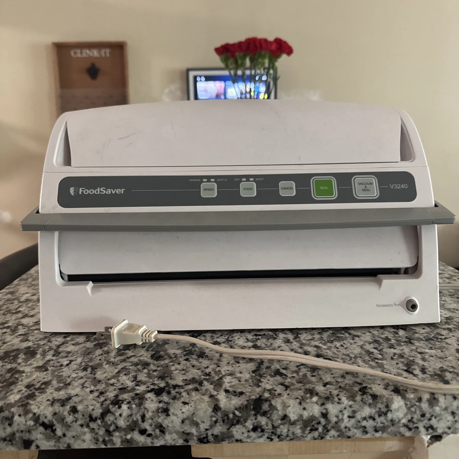 FoodSaver V3240 Vacuum Sealing System Air-Tight Heat-Seal, Vacuum Sealer