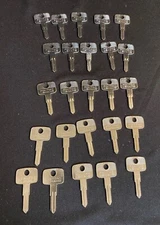 LOT OF 25 PONTIAC LEMANS BRIGGS AND STRATTON KEY BLANK-NEW