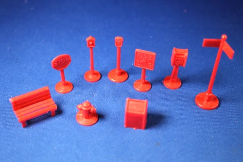 Marx Roadside Accessories - 9 pieces in excellent condition