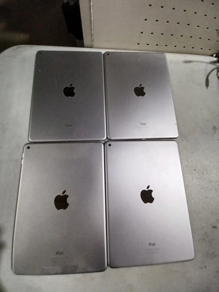 LOT OF 4:  APPLE IPAD AIR 2ND GEN A1566 - 16GB & 64GB - SPACE GRAY - USED - Image 4 of 4