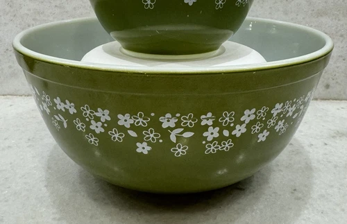 Vintage Pyrex Spring Blossom Green CRAZY DAISY 403 Mixing Bowl 2.5QT 1970s