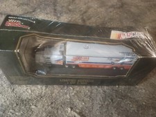 HOOTERS 19 LOY ALLEN 1994 1/87 SCALE Racing Champions HAULER Transporter