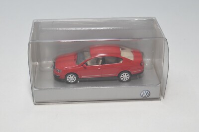 B8 1:87 WIKING VW VOLKSWAGEN PASSAT LIMOUSINE RED DEALER BOX MIB