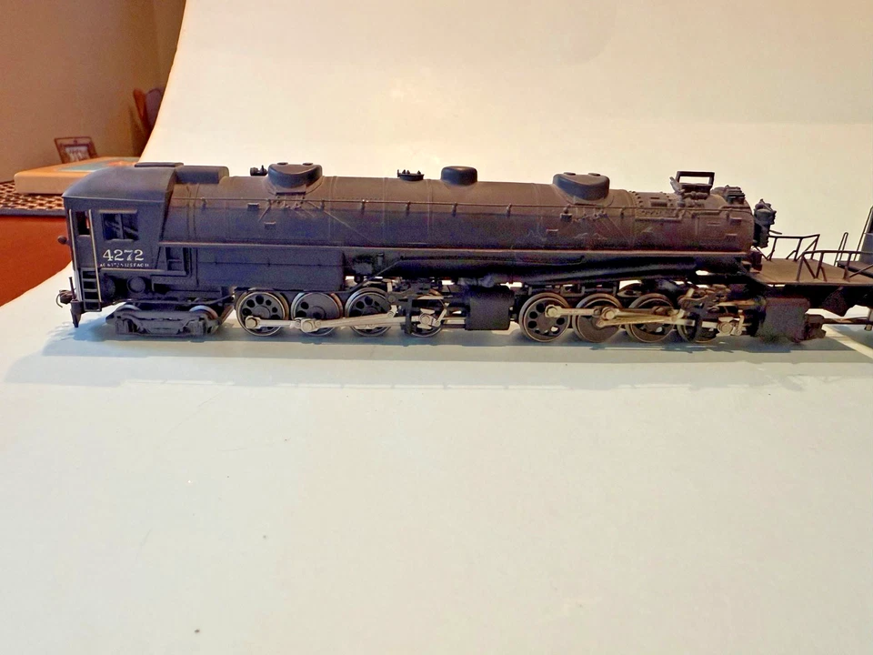 HO RIVAROSSI SOUTHERN PACIFIC 4-8-8-2 CAB-FORWARD LOCOMOTIVE #4272 - Image 2 of 4