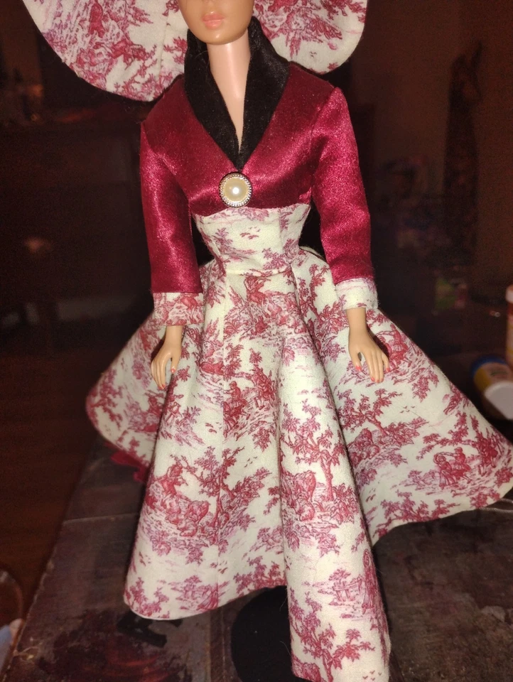 ÚNICO AJUSTE BARBIE VINTAGE ROJO Y W FLORAL MUÑECA VESTIDO SOMBRERO Foto 3 de 3