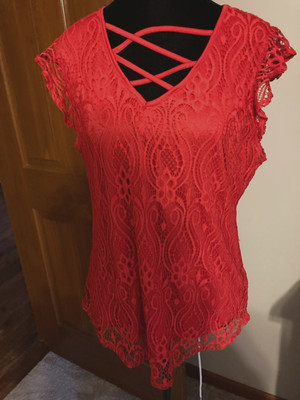 women No Boundaries red  sleeveless size XL