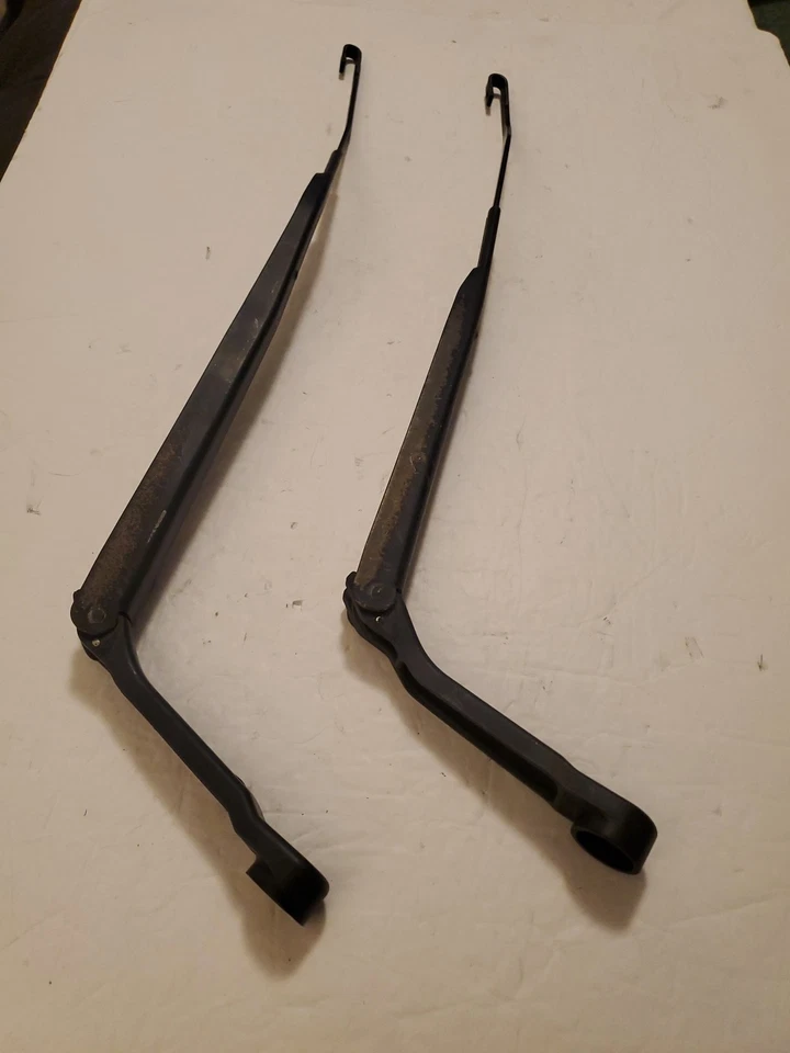 2000 2005 HYUNDAI ACCENT LEFT & RIGHT WINDSHIELD WIPER ARMS OEM  - Image 4 of 4