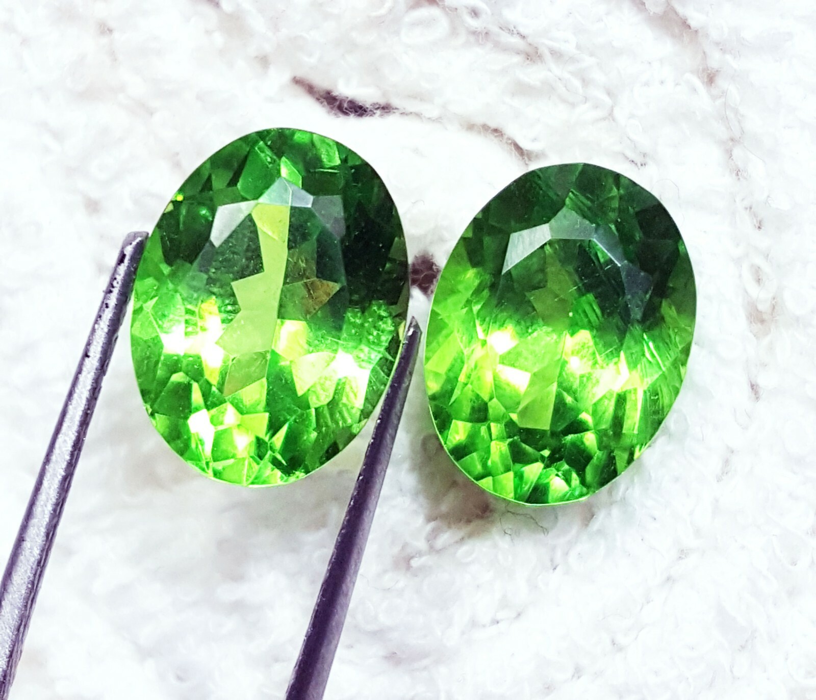 Pierre Tsavorite (grenat Vert) Naturelle Ovale - 8 Carats - Certifiée GGL - Inde