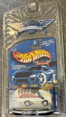 Hot Wheels 2001 Recycler Garbage Truck - Retiring Models!- 1:64 Diecast