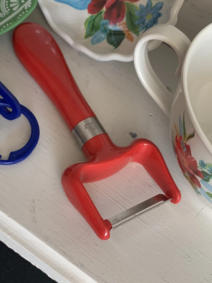 Random Assortment of Pioneer Woman Kitchenware 5 Piece Floral Colorful - Image 3 of 4
