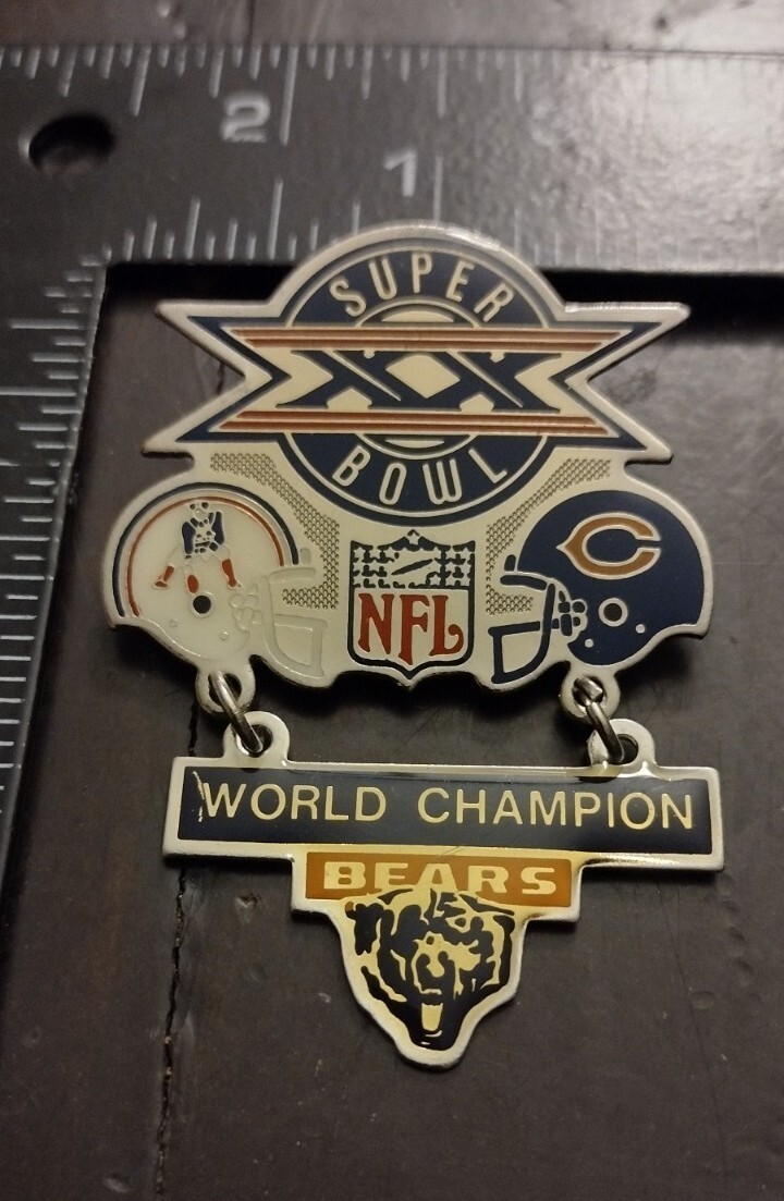 Vintage 1983 NFL Super Bowl XX (20) Champions Collectors Pin Bears