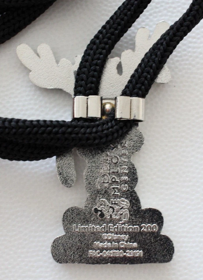 Cordón de identificación Bolo de Navidad Plutón exclusivo de Disney DEC LE200 Foto 4 de 4