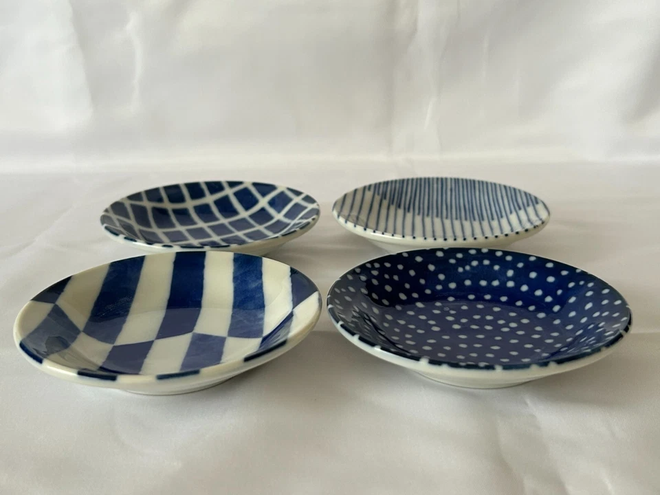 Set di 4 piccoli piatti giapponesi Mino Ware - motivi indaco blu - Made in Japan - Immagine 4 di 4