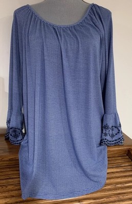 Absolutely Famous Women s Blue Pullover Top Size XL Retail $36