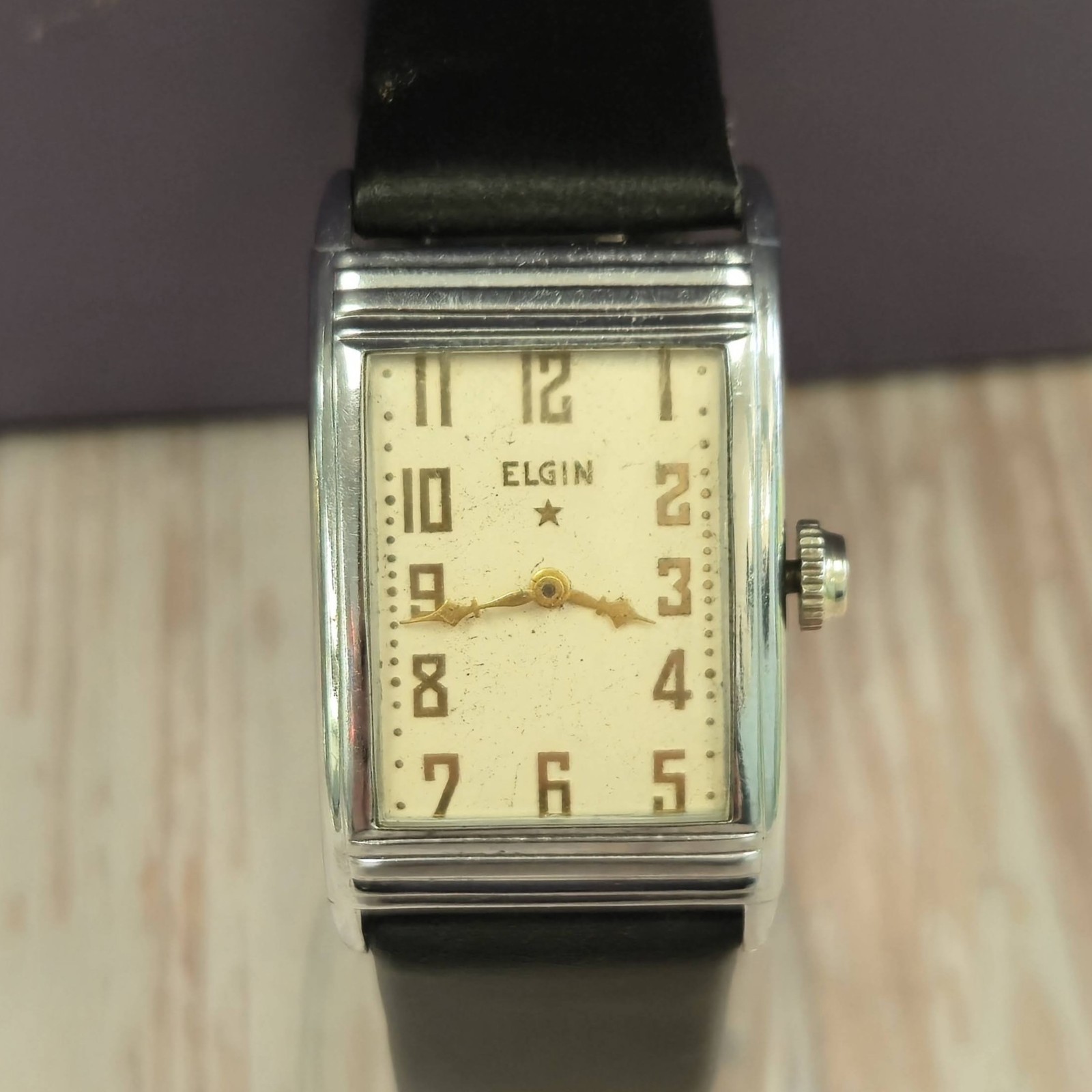1934 Elgin Art Deco Rectangular Wristwatch 7 Jewe… - image 1