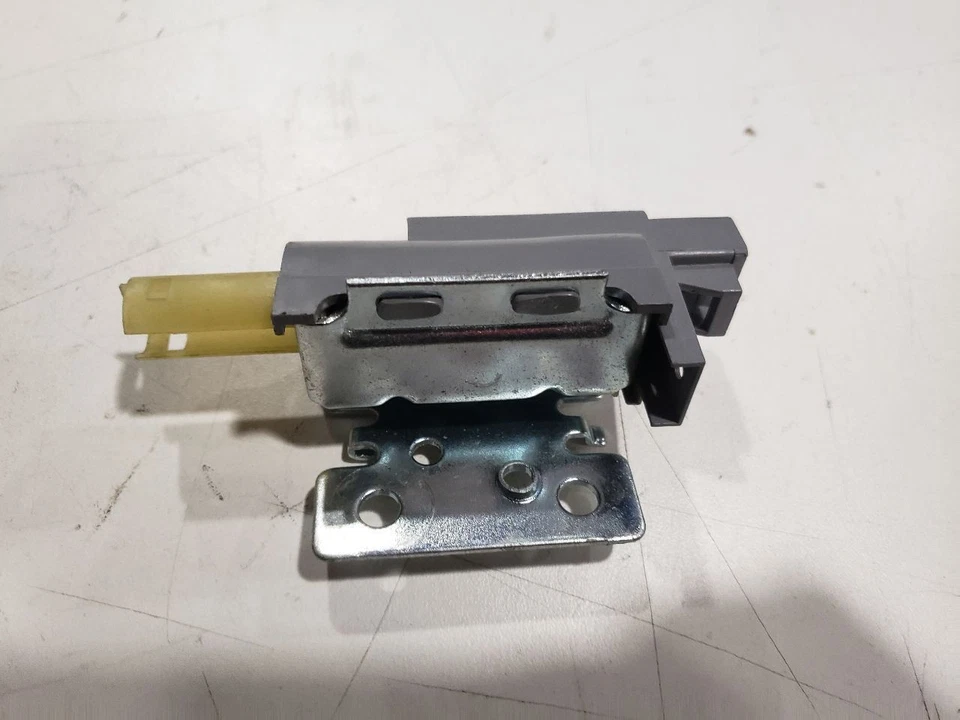 Motor actuador de puerta de combustible (sin cables/cableado) - Corvette C5 2004 - OEM 10275633 Foto 4 de 4