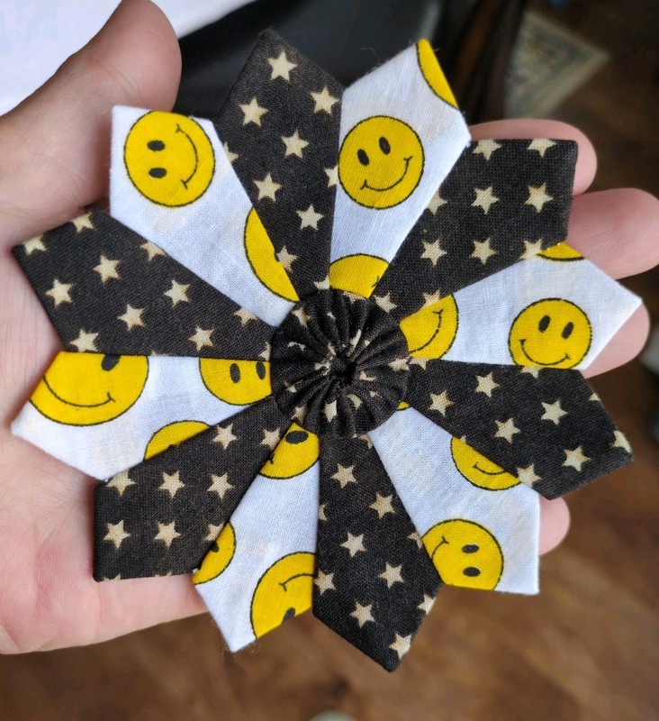 12 Mini Dresden Plate Quilt Blocks. 5 In Finished Edges Pre Washed Cotton Smiley