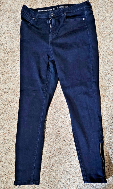 jennifer lopez high rise skinny ankle jeans in a dark blue wash Size 10