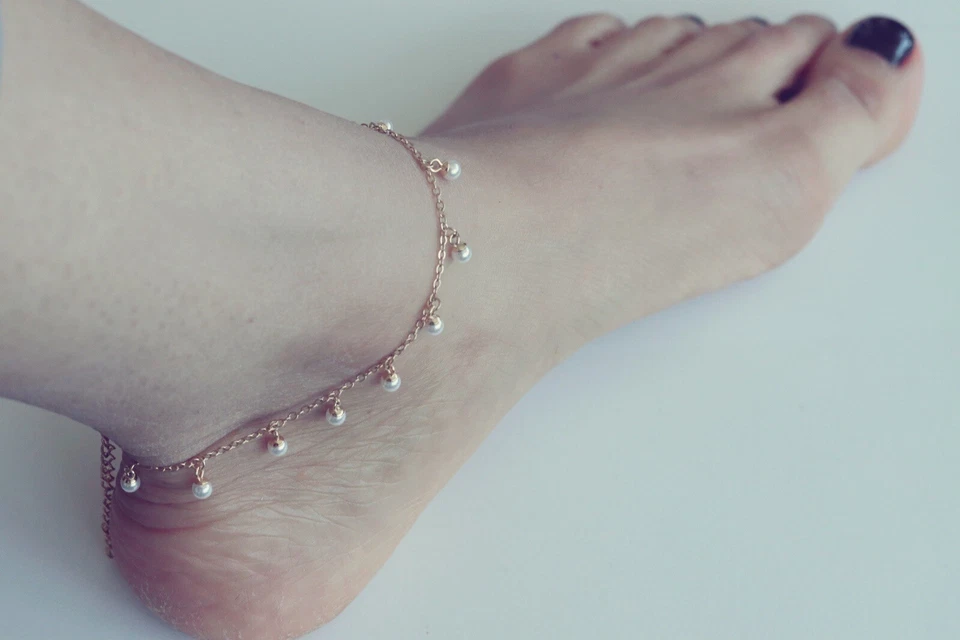 Tobillera de perlas, tobillera de acero inoxidable chapada en oro, sin níquel Foto 4 de 4
