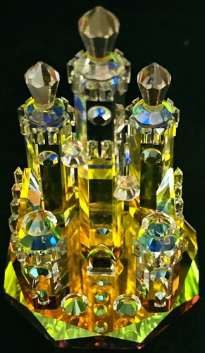 Iris Arc Royal Castle, Mint in Box, 3" Hight on 2" Base